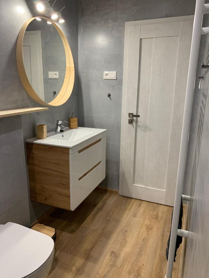 Apartments เตร็นชีน ภายนอก รูปภาพ