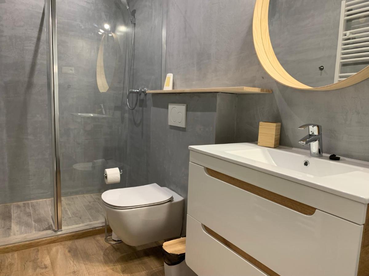 Apartments เตร็นชีน ภายนอก รูปภาพ