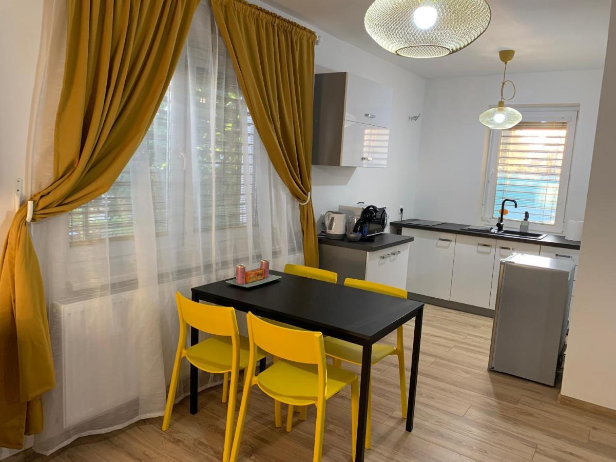 Apartments เตร็นชีน ภายนอก รูปภาพ