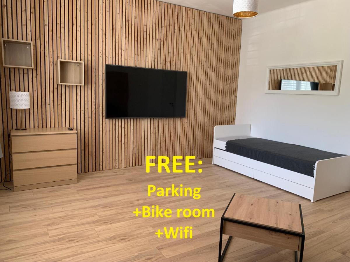Apartments เตร็นชีน ภายนอก รูปภาพ