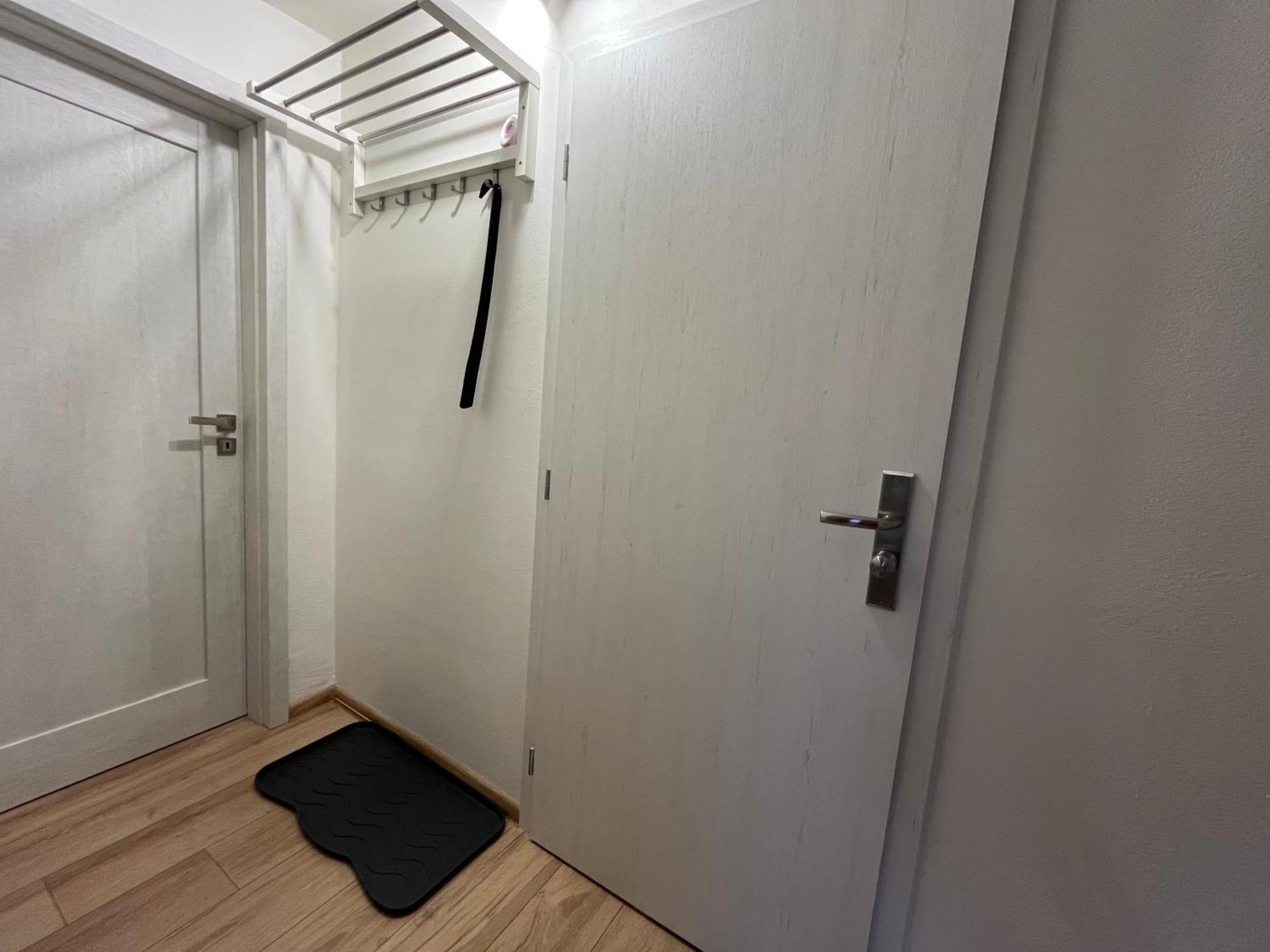 Apartments เตร็นชีน ภายนอก รูปภาพ