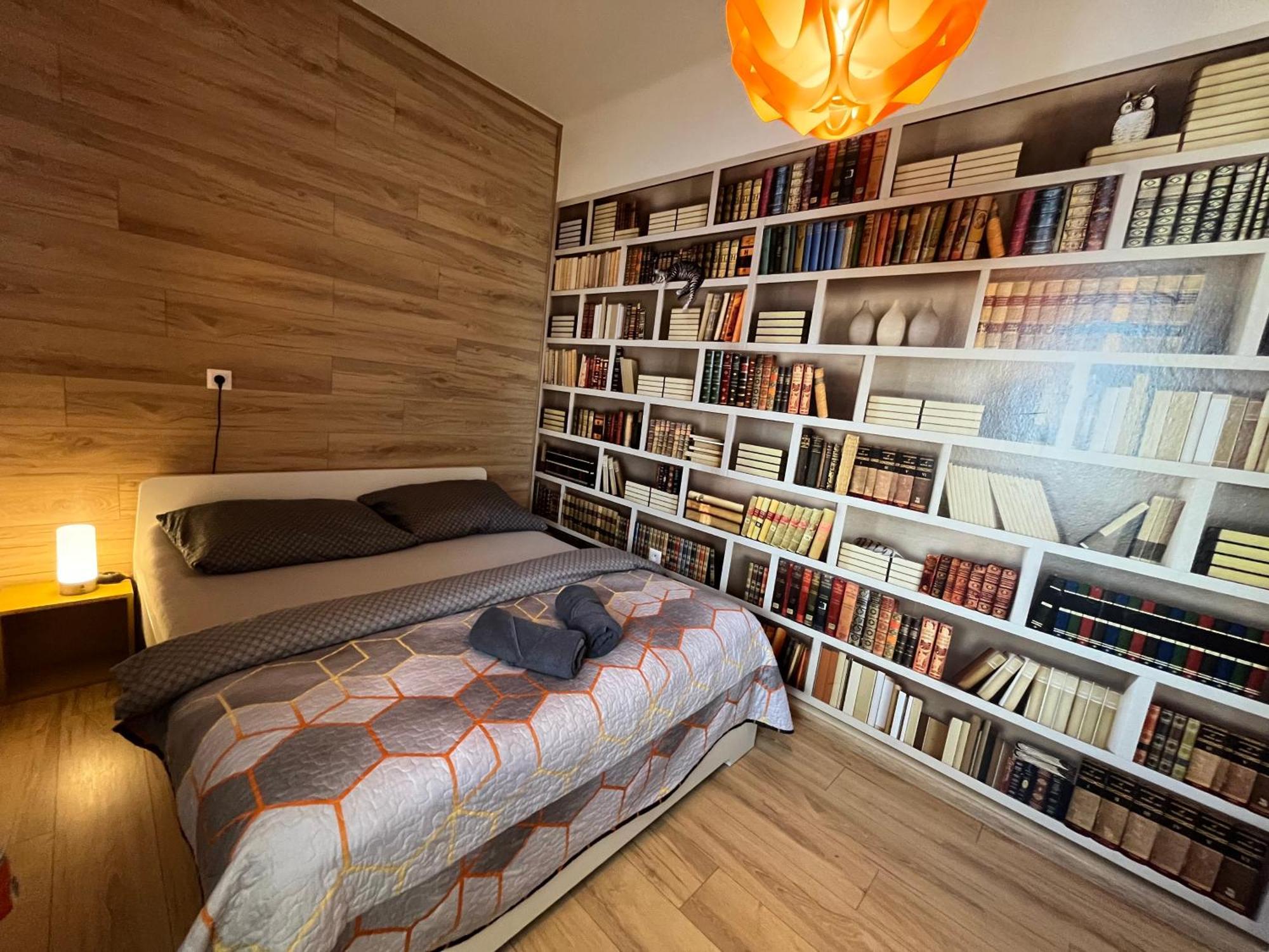 Apartments เตร็นชีน ภายนอก รูปภาพ