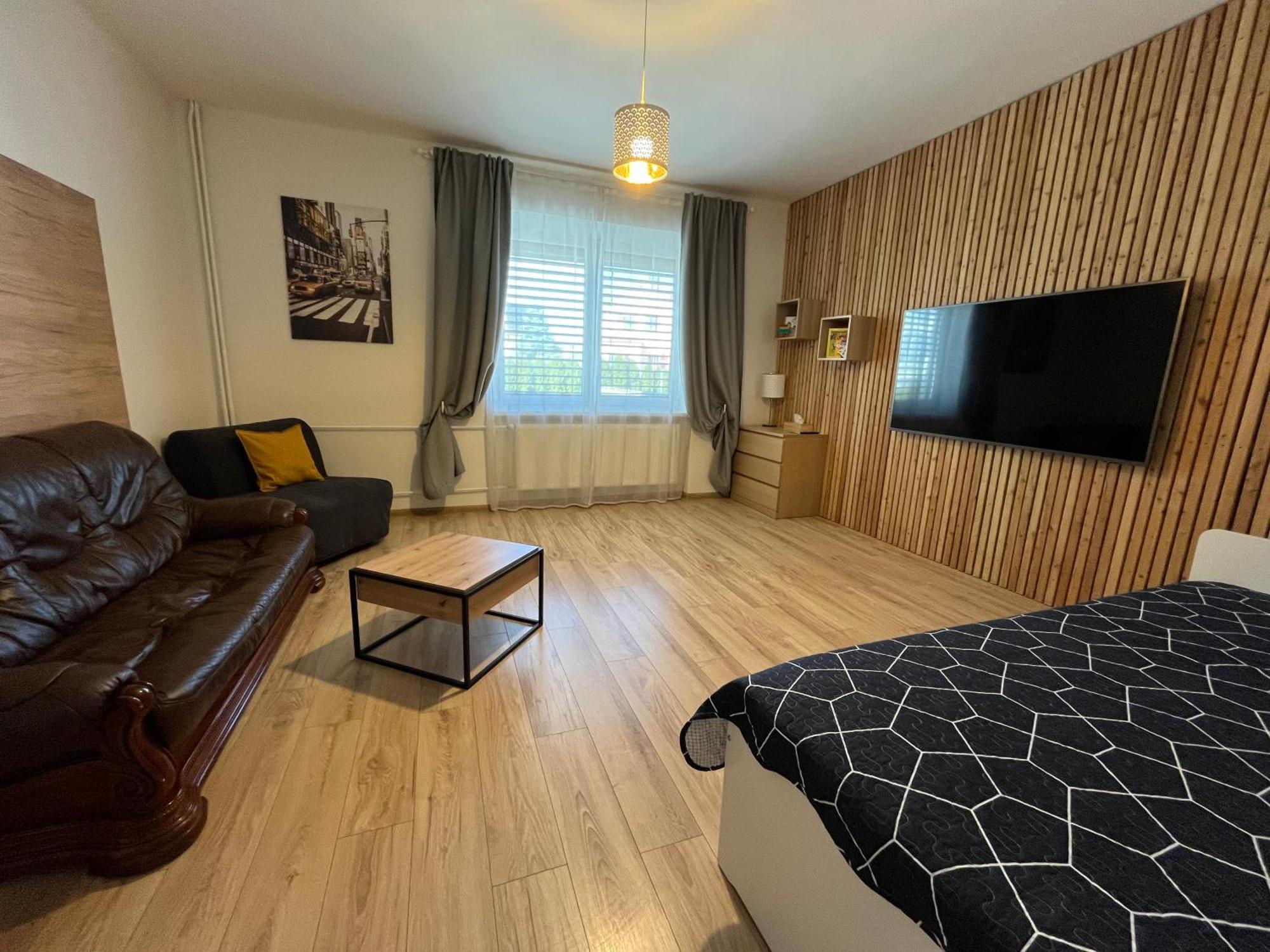 Apartments เตร็นชีน ภายนอก รูปภาพ