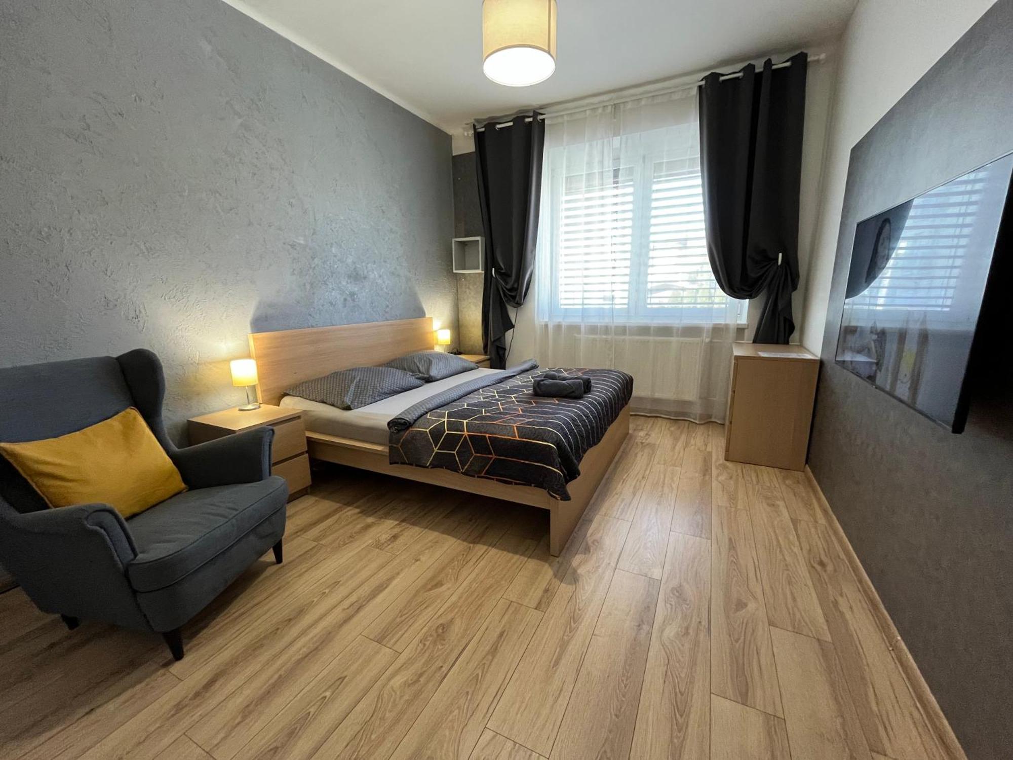Apartments เตร็นชีน ภายนอก รูปภาพ