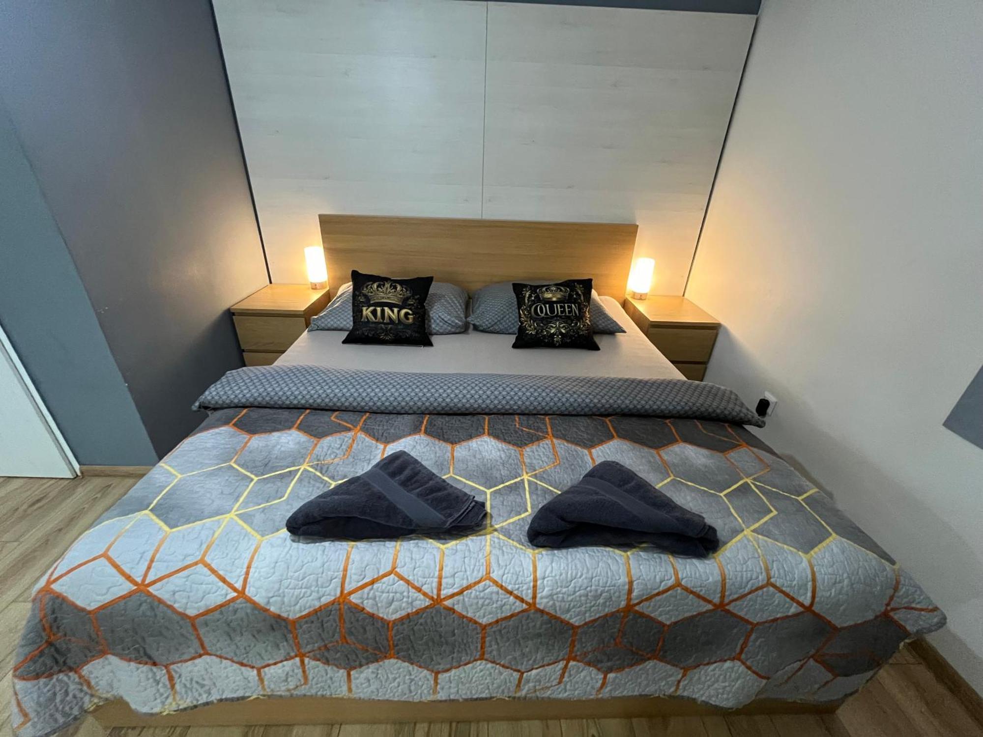 Apartments เตร็นชีน ภายนอก รูปภาพ